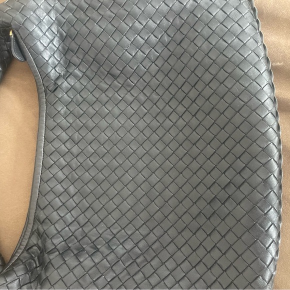 Bottega Veneta Medium Shoulder Bag Like New - Picture 10 of 12